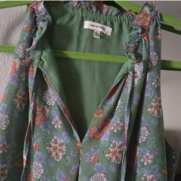Max Studio Floral Green Sleeveless Top EUC - Picture 4 of 7